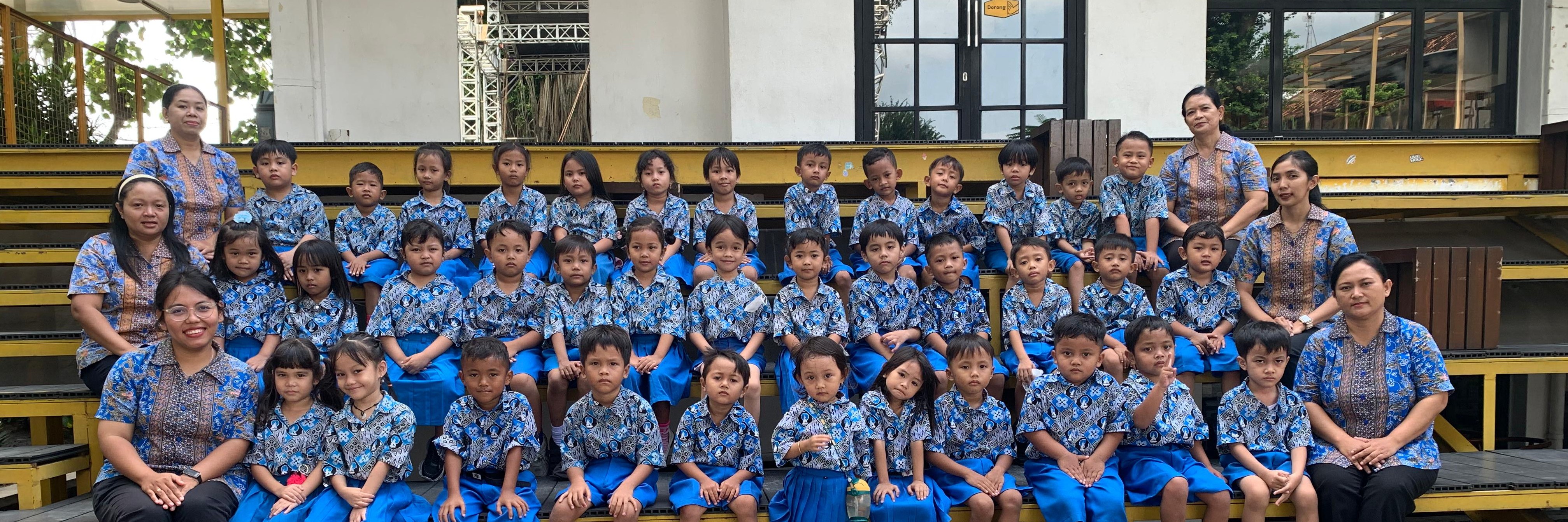 Berfoto Bersama